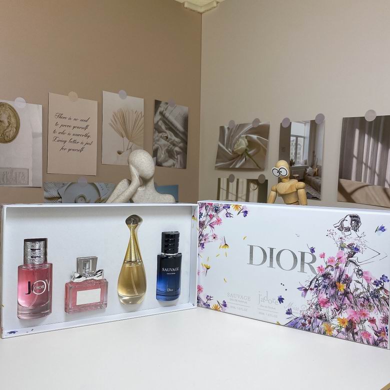 DIOR 4 PIECE PERFUME SET