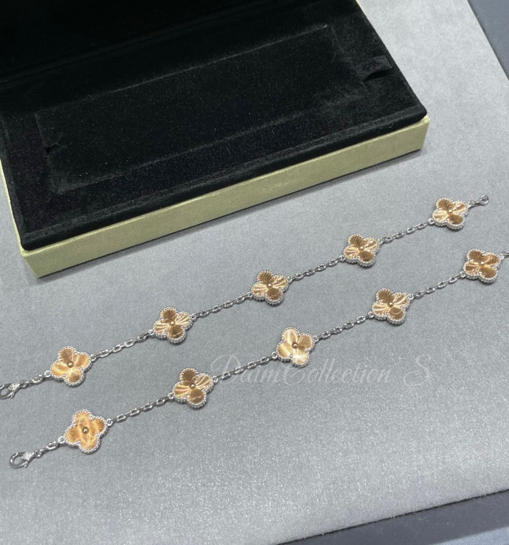 GOLD V/C A BRACELET