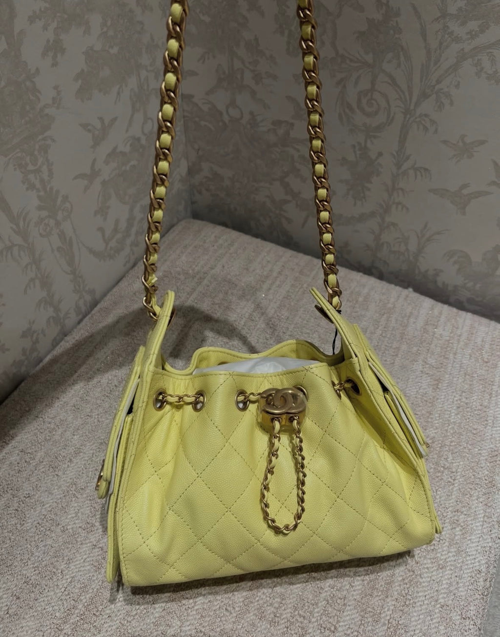 CC NEON BUCKET BAG