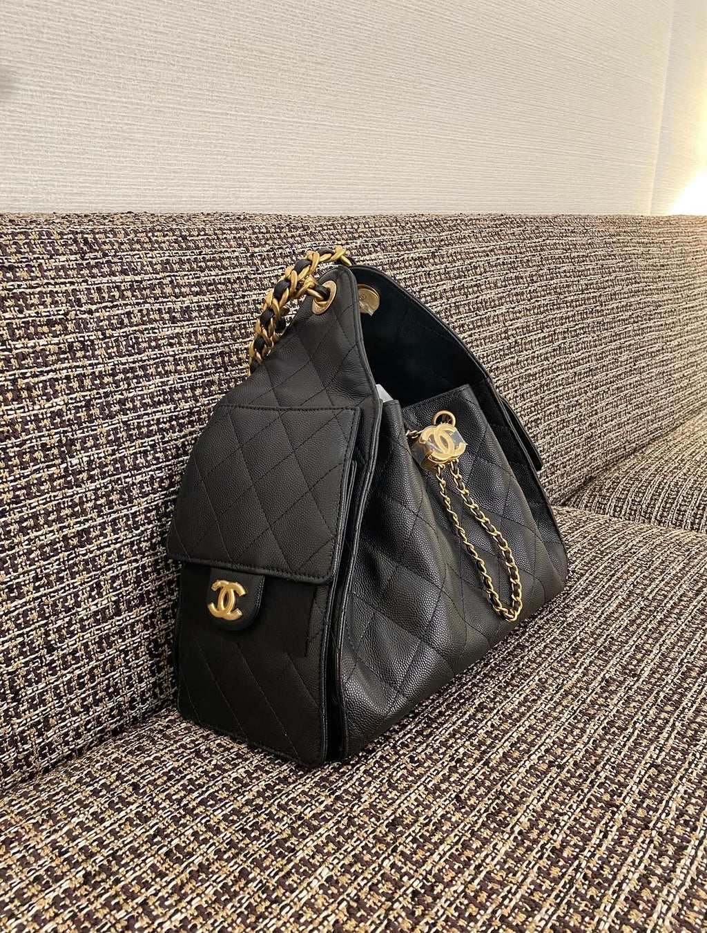 BLACK C.C BUCKET BAG