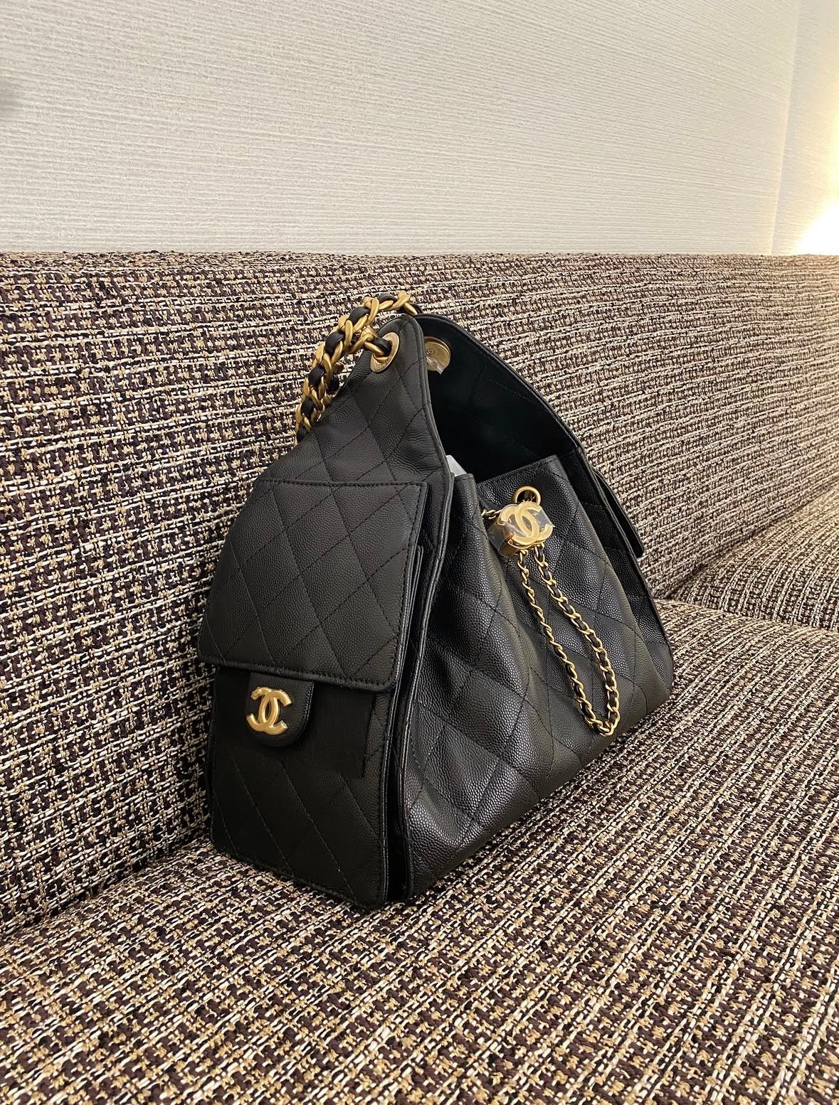 BLACK C.C BUCKET BAG