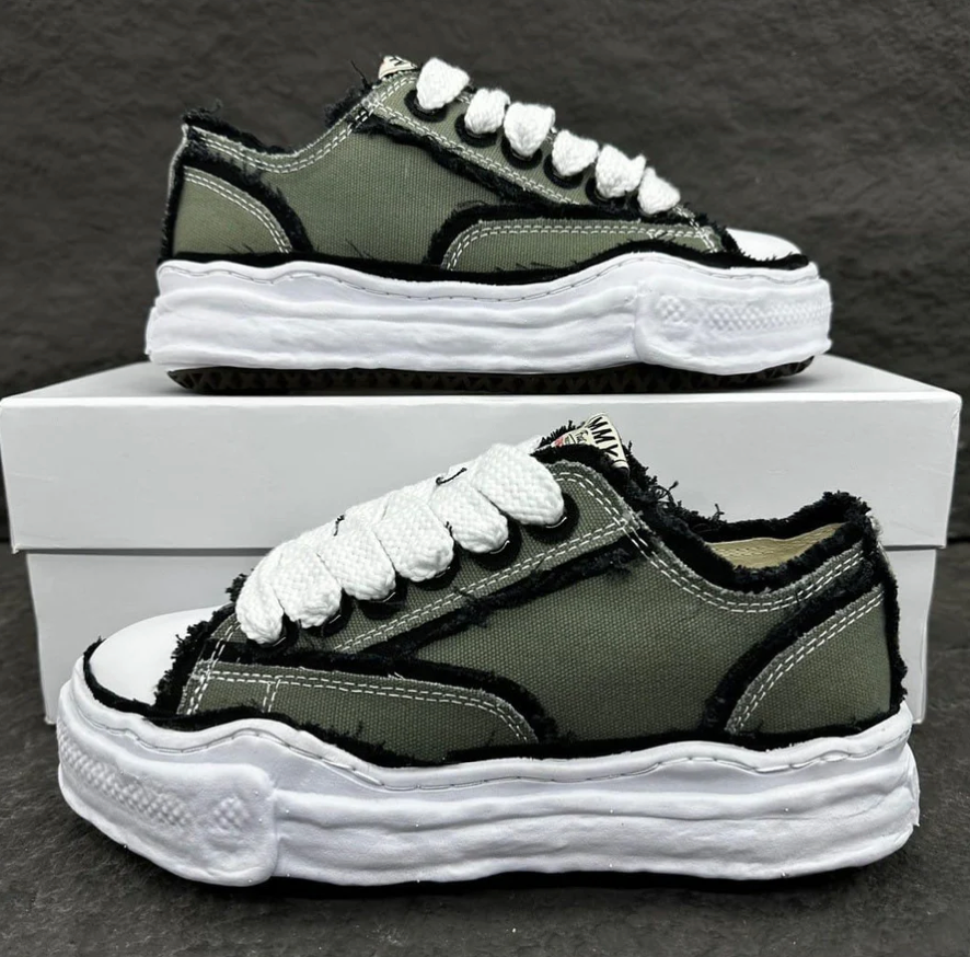 M.Y RO'S
